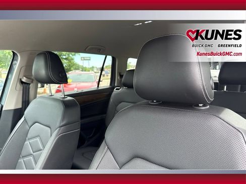 Used 2025 Volkswagen Atlas SE FWD image 15