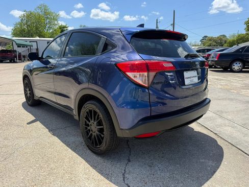 Used 2017 Honda HR-V LX image 8