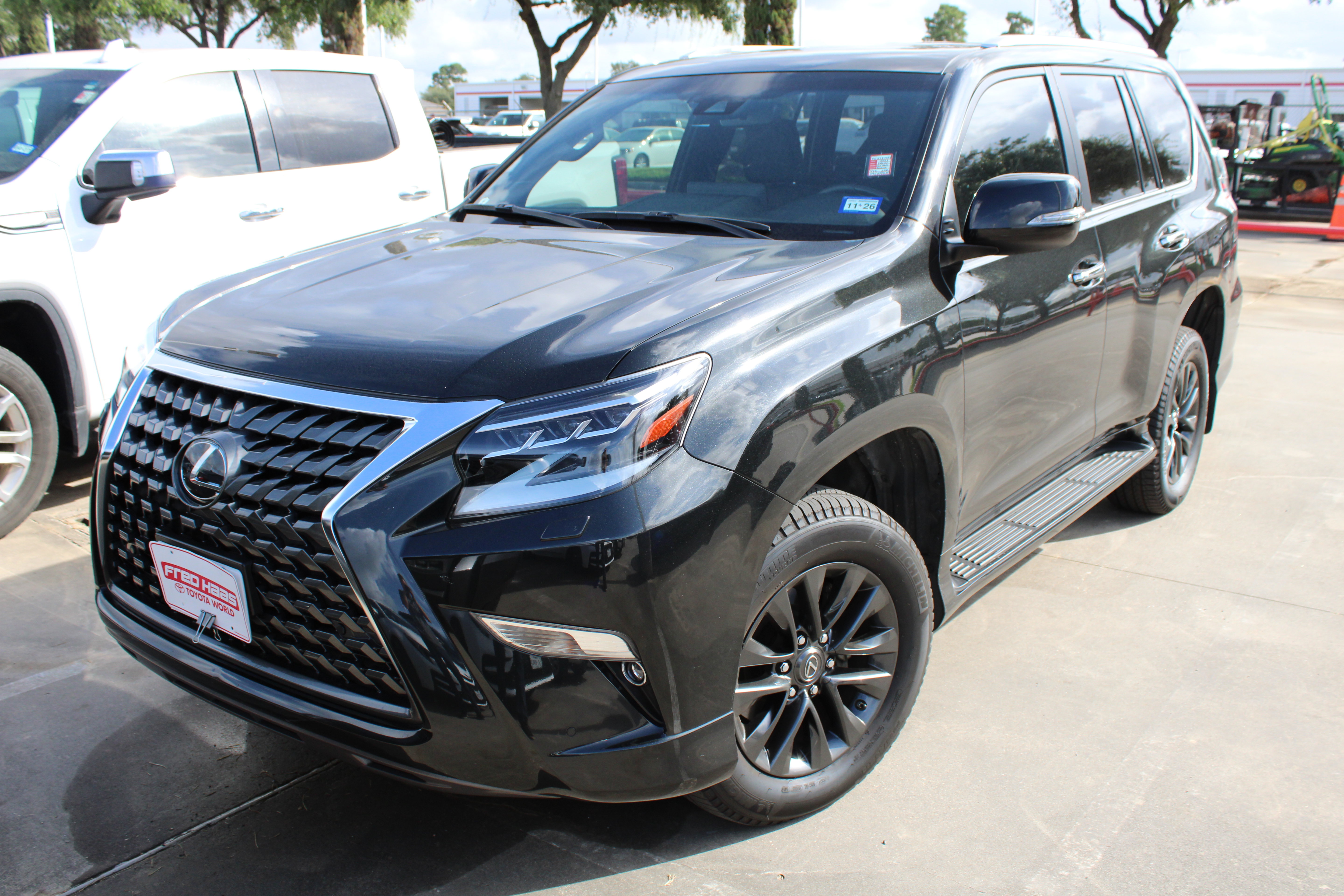 Used 2023 Lexus GX 460 Premium w/ Premium Package AWD/4WD image 3