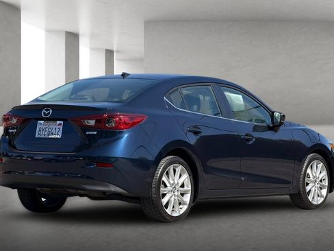 Used 2017 MAZDA MAZDA3 Touring w/ Popular Equipment Package FWD image 4