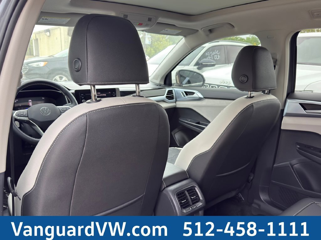 Used 2025 Volkswagen Taos SE FWD image 26