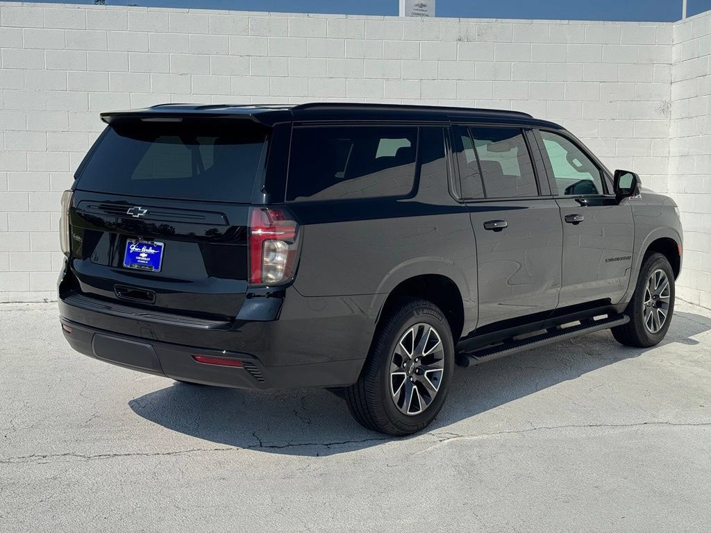 Used 2024 Chevrolet Suburban Z71 w/ Luxury Package AWD/4WD image 14