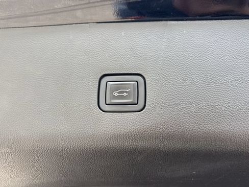 Used 2022 Chevrolet Traverse LT FWD image 34