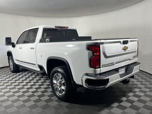 Used 2024 Chevrolet Silverado 2500 High Country w/ LPO, Dark Essentials Package AWD/4WD image 5