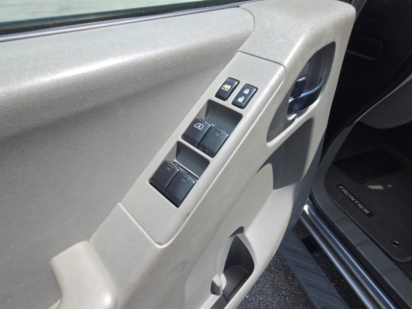 Used 2020 Nissan Frontier SV RWD image 14