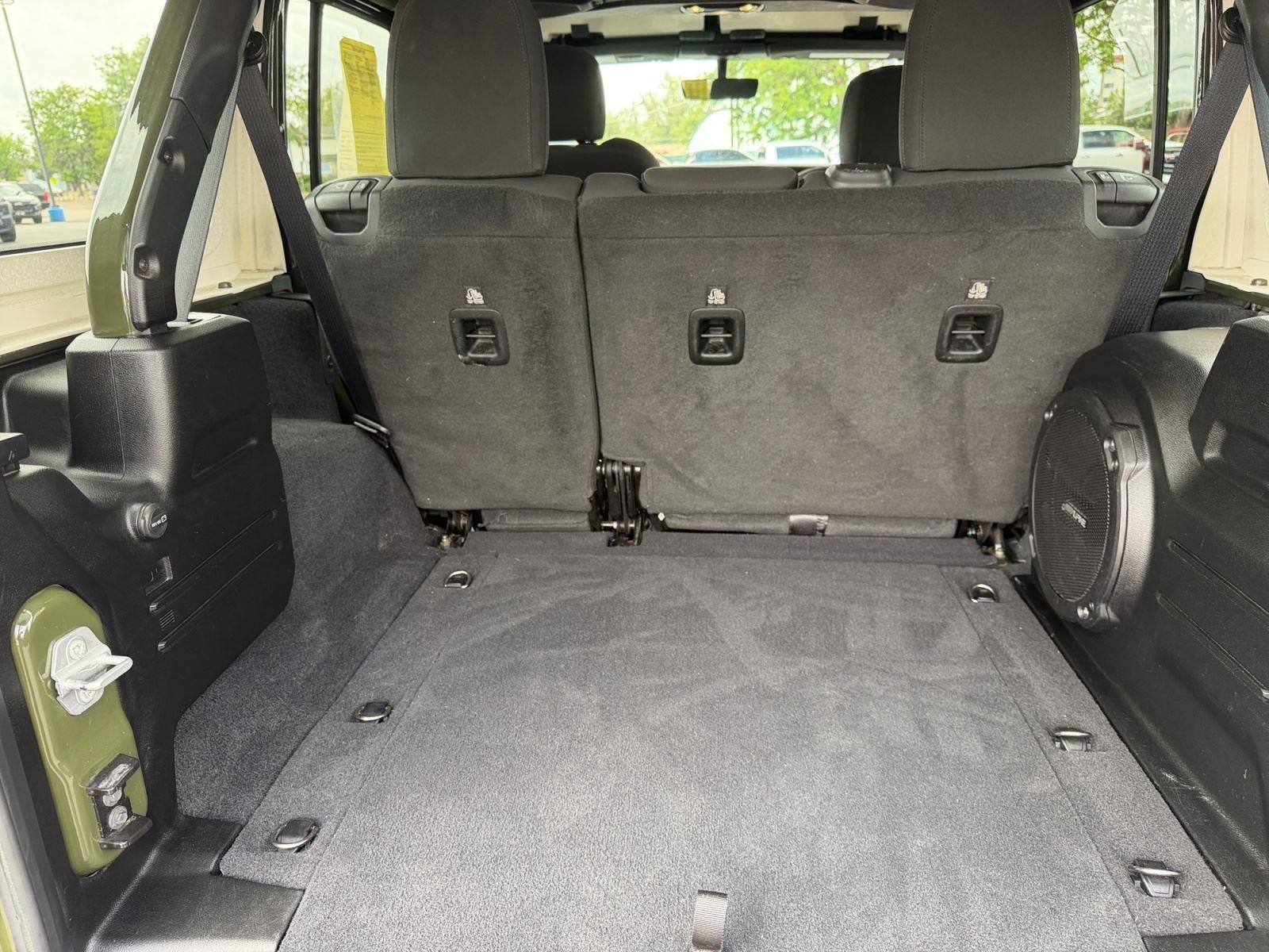 Used 2022 Jeep Wrangler Unlimited Rubicon w/ LED Lighting Group AWD/4WD image 18