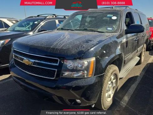 Used 2013 Chevrolet Suburban LT image 1