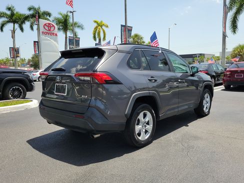 Used 2021 Toyota RAV4 XLE FWD image 11