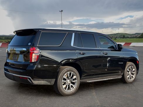 Used 2021 Chevrolet Tahoe LT w/ LT Signature Package RWD image 3