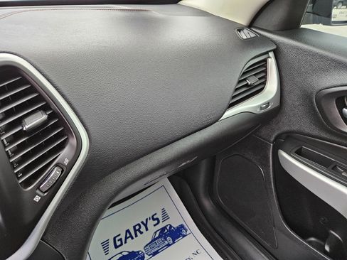 Used 2017 Jeep Cherokee Trailhawk w/ Comfort/Convenience Group image 20