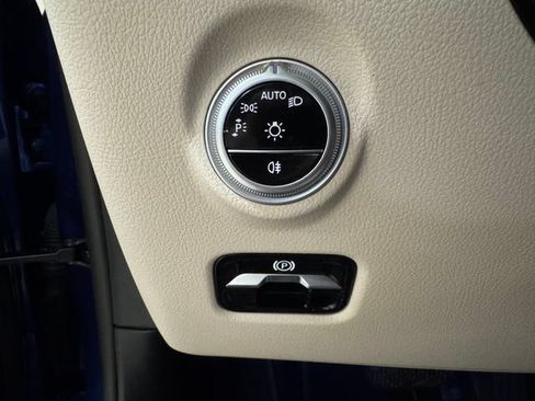 Used 2025 Mercedes-Benz C 300 Sedan image 10