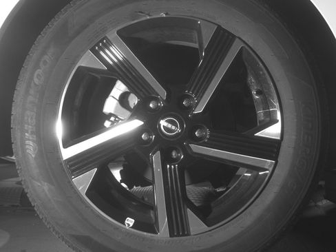 Used 2025 Nissan Sentra SV FWD image 15