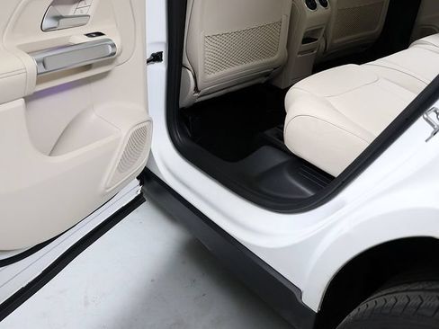 Certified 2023 Mercedes-Benz GLB 250 4MATIC image 27