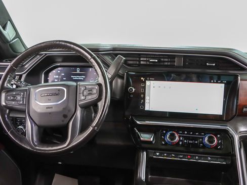 Used 2024 GMC Sierra 2500 Denali Ultimate AWD/4WD image 18
