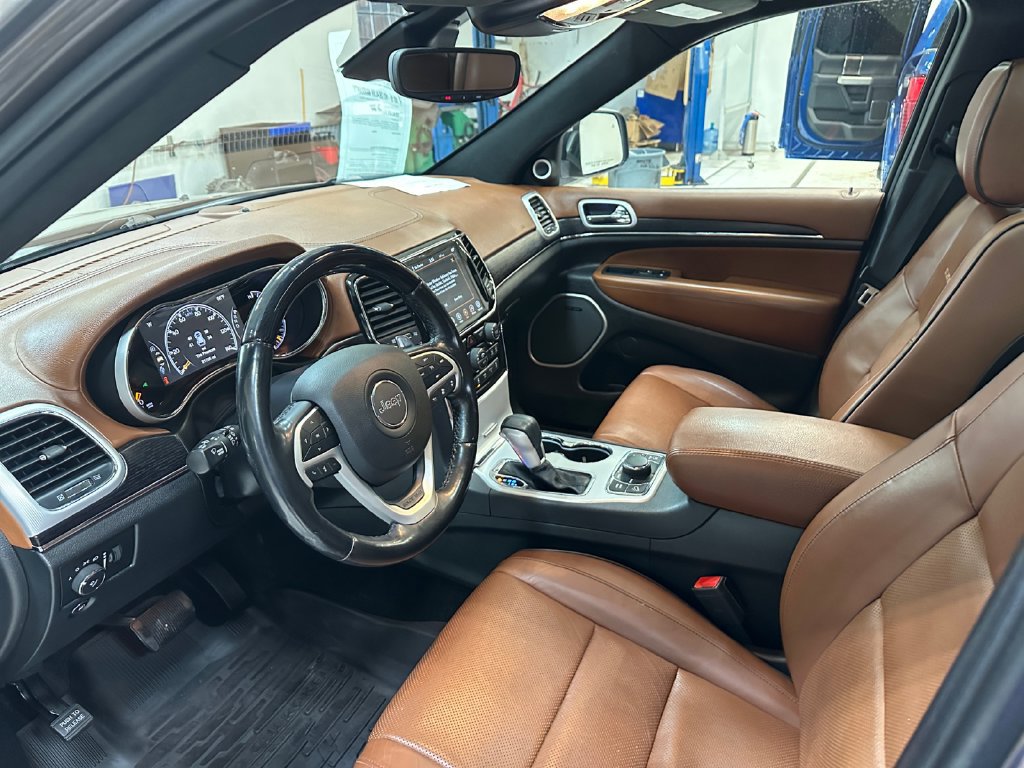 Used 2020 Jeep Grand Cherokee Summit AWD/4WD image 23