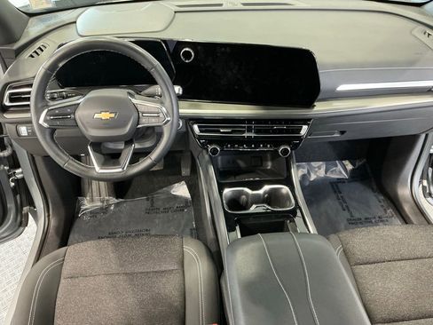 Used 2024 Chevrolet Traverse LT image 17