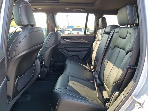 New 2025 Jeep Grand Cherokee Limited AWD/4WD image 9