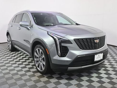 Used 2023 Cadillac XT4 Premium Luxury w/ Technology Package AWD/4WD image 8