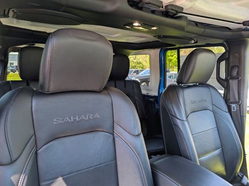 Used 2022 Jeep Wrangler Unlimited Sahara AWD/4WD image 15