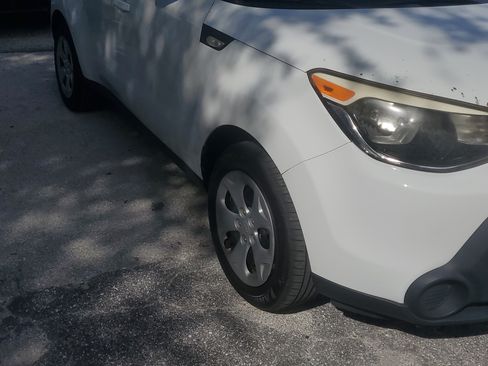 Used 2014 Kia Soul FWD image 2