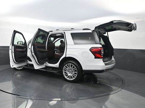 Used 2024 Ford Expedition Limited AWD/4WD image 41