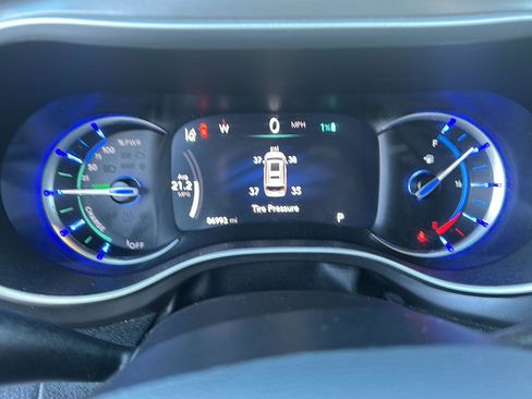 Used 2022 Chrysler Pacifica Touring-L image 33