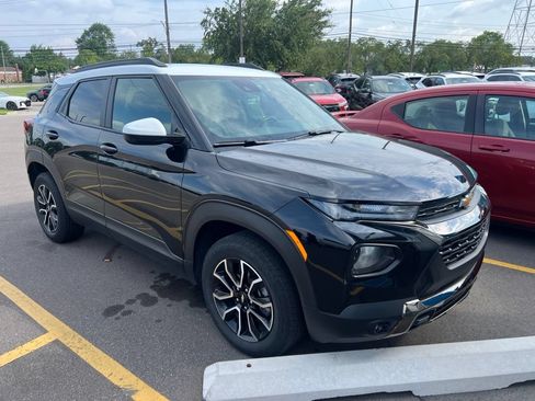 Used 2023 Chevrolet TrailBlazer ACTIV w/ Convenience Package AWD/4WD image 3