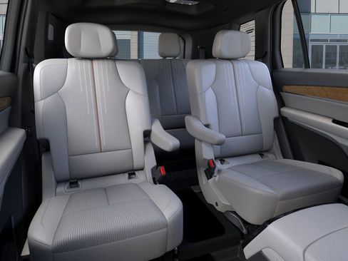 New 2026 Cadillac Vistiq Luxury w/ LPO, Floor Liner Package image 17