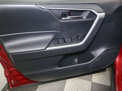 Used 2021 Toyota RAV4 XLE AWD/4WD image 37
