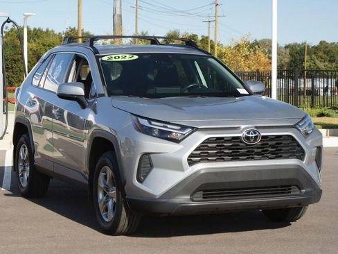 Used 2022 Toyota RAV4 XLE image 2