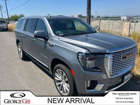 Used 2022 GMC Yukon XL Denali AWD/4WD image 1
