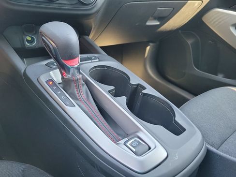 Used 2025 Chevrolet Trax RS w/ Sunroof Package FWD image 18