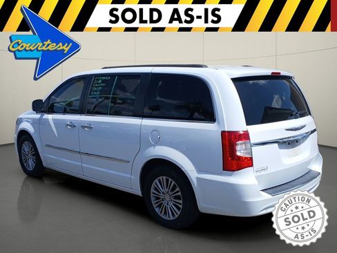 Used 2014 Chrysler Town & Country Touring-L w/ Driver Convenience Group FWD image 5
