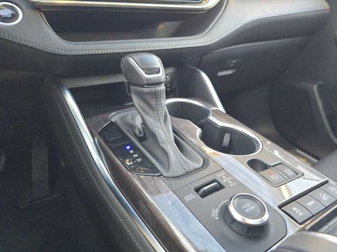 Certified 2021 Toyota Highlander Platinum image 35