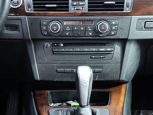 Used 2011 BMW 335i xDrive Sedan AWD/4WD image 13