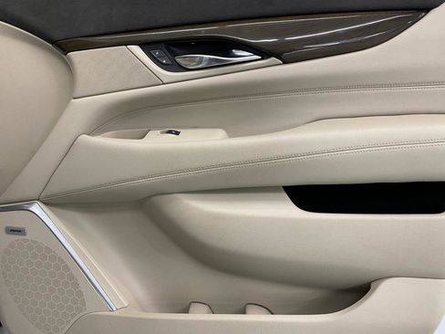 Used 2020 Cadillac Escalade Premium Luxury image 16