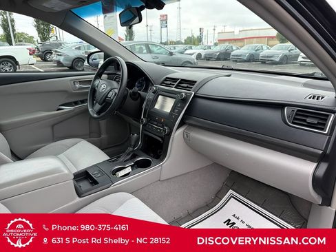 Used 2017 Toyota Camry LE FWD image 43