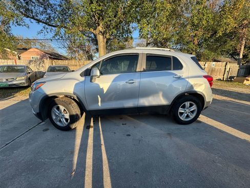 Used 2019 Chevrolet Trax LT FWD image 9