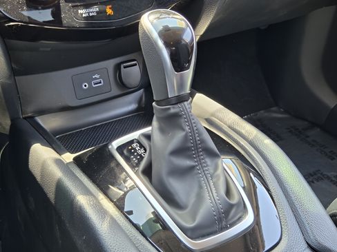 Used 2022 Nissan Rogue Sport SV AWD/4WD image 14