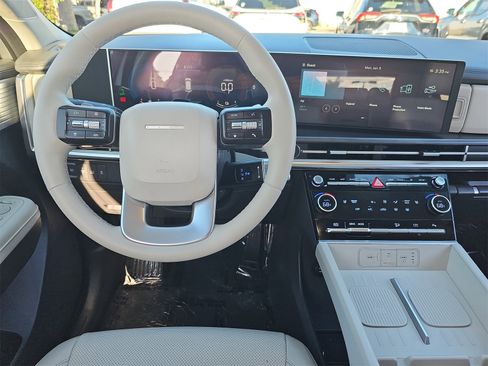 Certified 2025 Hyundai Santa Fe SEL image 17