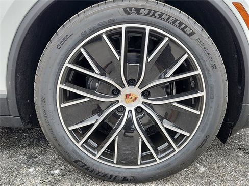 New 2025 Porsche Macan 4 Electric image 11