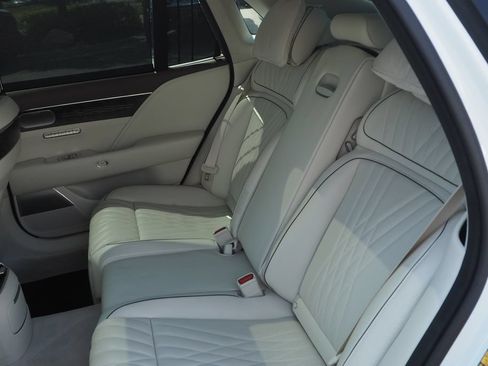 Used 2023 Genesis G90 3.5T AWD/4WD image 17
