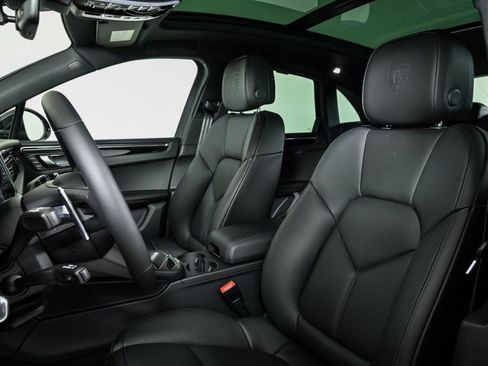 Used 2026 Porsche Macan AWD/4WD image 5