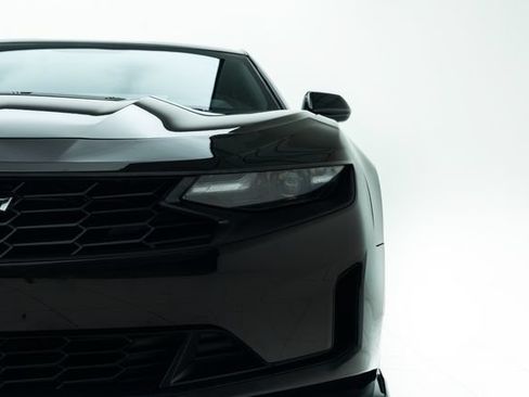 Used 2021 Chevrolet Camaro LT RWD image 7