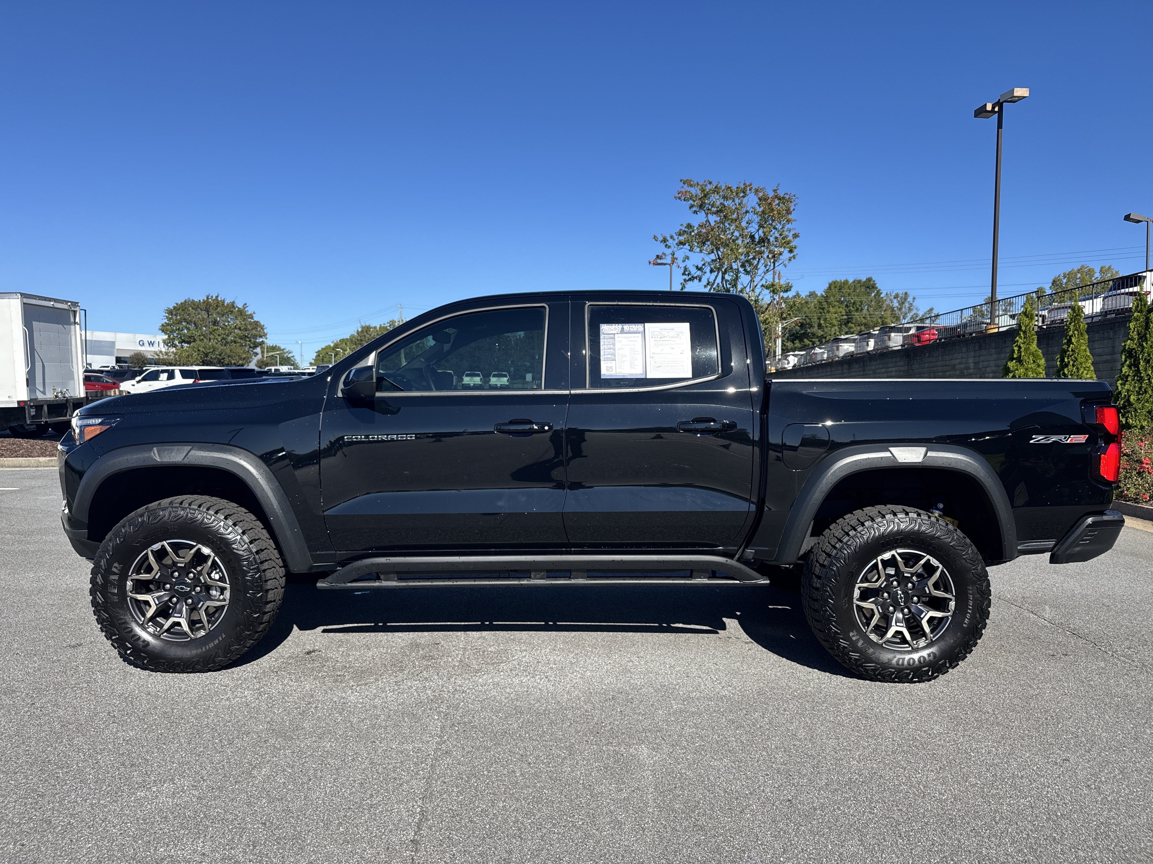 Used 2025 Chevrolet Colorado ZR2 w/ Technology Package AWD/4WD image 7