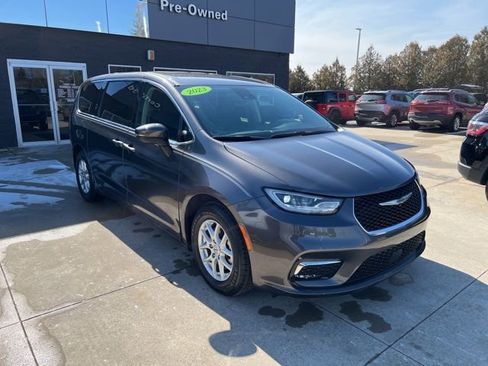 Certified 2023 Chrysler Pacifica Touring-L image 1