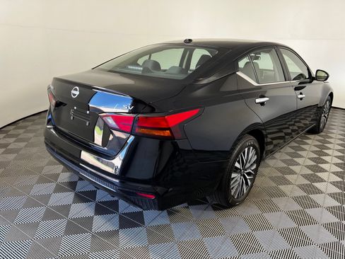 Used 2024 Nissan Altima 2.5 SV FWD image 5