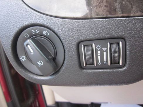 Used 2011 Dodge Grand Caravan Crew w/ Entertainment Group 1 FWD image 32