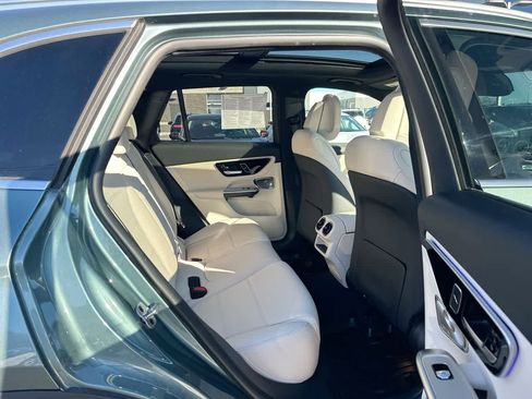 Used 2025 Mercedes-Benz GLC 300 4MATIC image 26