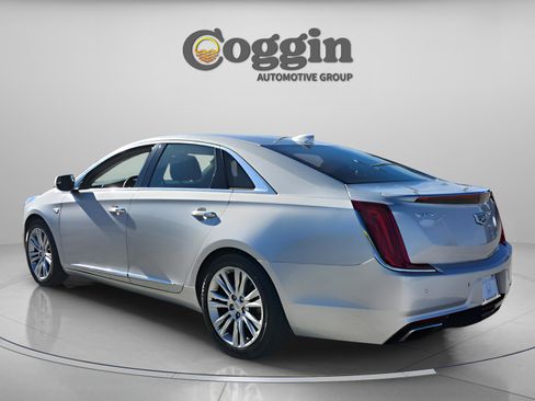 Used 2018 Cadillac XTS Luxury image 3
